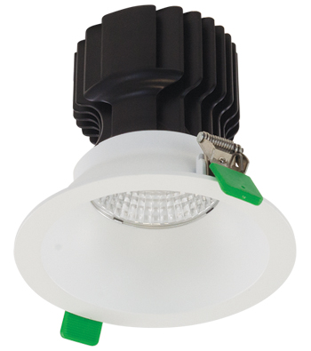 Sigma 3 Encastré DEL rond inclinable à 30 degrés pour plafonds en pente 17W 1300 lumens 3500K 38deg. 120V noir avec accessoires nouvelle construction